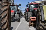 Οι αγρότες ετοιμάζουν συλλαλητήριο με τρακτέρ στη Θεσσαλονίκη την ημέρα των εγκαινίων της ΔΕΘ