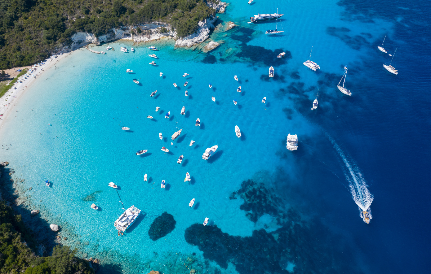 Αντίπαξοι: Σύγκρουση τουριστικών σκαφών στον όρμο Βουτούμι, 3 άτομα στο Κέντρο Υγείας