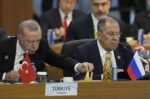 Λαβρόφ στην Άγκυρα: Η Τουρκία δεν μπορεί να πατά σε δύο βάρκες – Οι επιπτώσεις της ένταξης στο ΝΑΤΟ είναι αναπόφευκτες