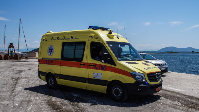 ΕΚΑΒ: Διασώστες επανέφεραν 18χρονο και 60χρονη από πνιγμό στην Αγία Τριάδα Θεσσαλονίκης