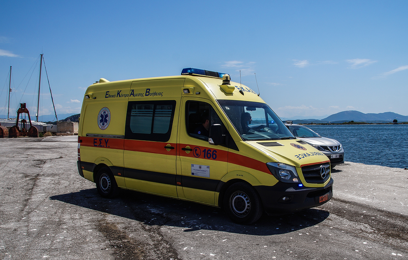 ΕΚΑΒ: Διασώστες επανέφεραν 18χρονο και 60χρονη από πνιγμό στην Αγία Τριάδα Θεσσαλονίκης