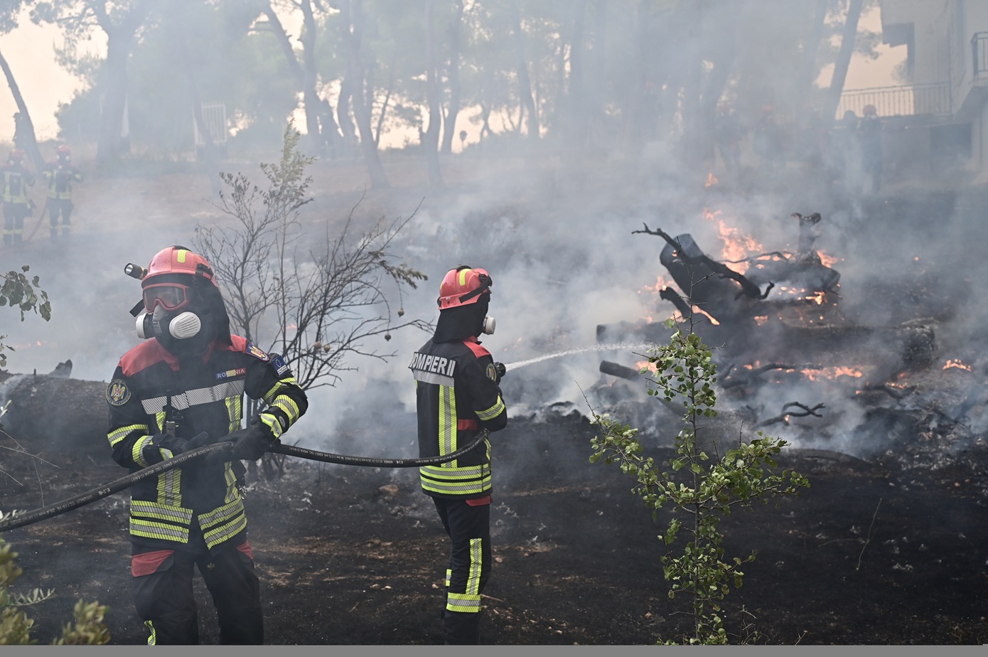 Φωτιά στη Δυτική Αττική: Συνεχίζεται η επιχείρηση κατάσβεσης – Πού επικεντρώνονται οι δυνάμεις