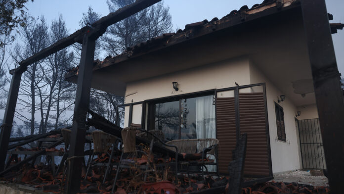 Η φωτιά στη Σίβηρη κρατήθηκε, δεν μας ξέφυγε παρά τις μεγάλες ριπές το ξημέρωμα – Ξεπεράσαμε το κακό