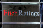 Fitch: Η ταχεία μείωση του δημόσιου χρέους ήταν ο καταλύτης για τις τρεις αναβαθμίσεις της ελληνικής οικονομίας