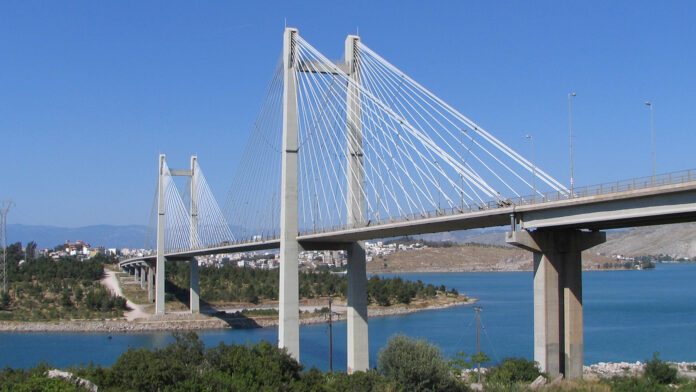 Πτώση γυναίκας από την Υψηλή Γέφυρα στη Χαλκίδα – Μεταφέρθηκε στο νοσοκομείο