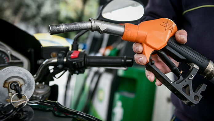 Παράταση της επιδότησης στο diesel και τον Σεπτέμβριο – Πάνω από τα 2 ευρώ το λίτρο η μέση τιμή του