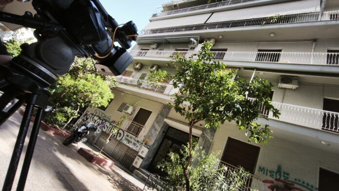 Βρέφος που βρέθηκε κατεψυγμένο στην Κυψέλη: Πάνω από 15 μαχαιριές με κουζινομάχαιρο – Το κουβαλούσαν νεκρό από σπίτι σε σπίτι