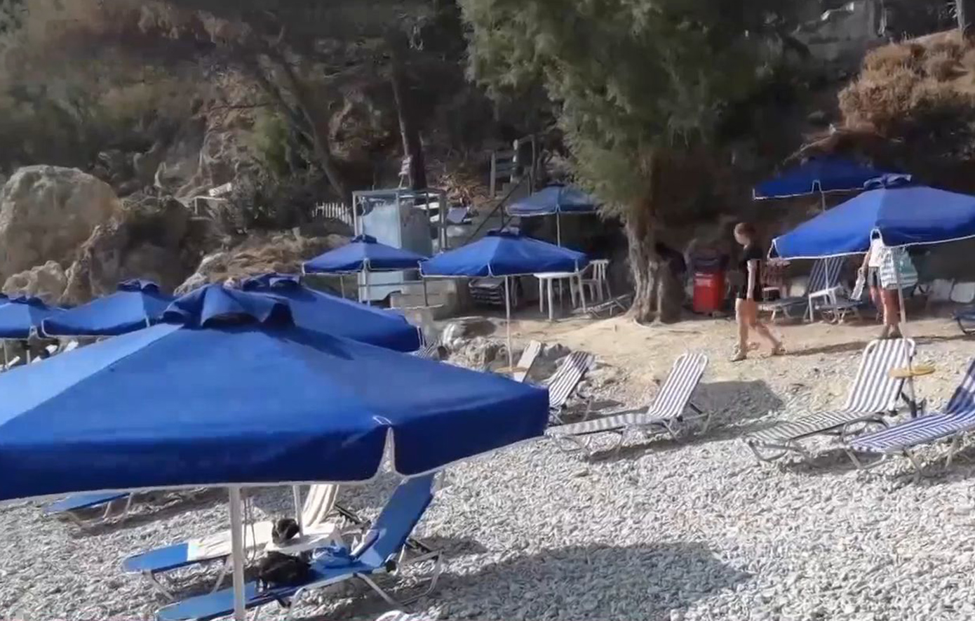 Ρόδος: Ξαπλώστρες στην παραλία όπου γυρίστηκαν «Τα Κανόνια του Ναβαρόνε» για 400 ευρώ – Ήθελε να την αγοράσει ο Άντονι Κουίν