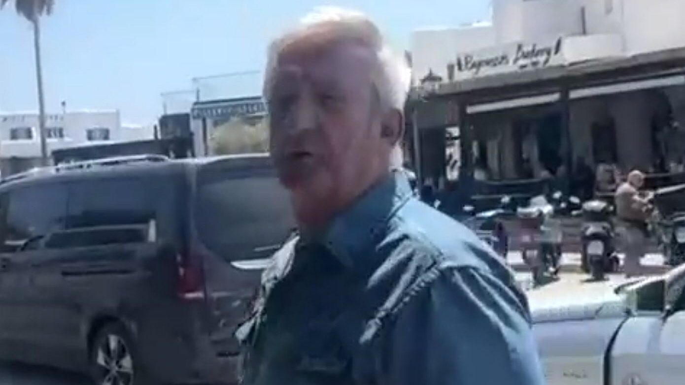 Υπάλληλος στην Πάρο περιγράφει την επίθεση από οδηγό ταξί: Μπορούσε να με έχει σκοτώσει με την τρέλα που πούλαγε