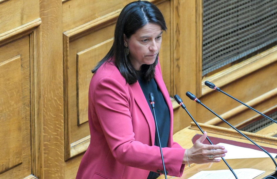 Συντάξεις χηρείας: Ποιοι κερδίζουν από τη νέα ρύθμιση στη Βουλή και η 13η σύνταξη