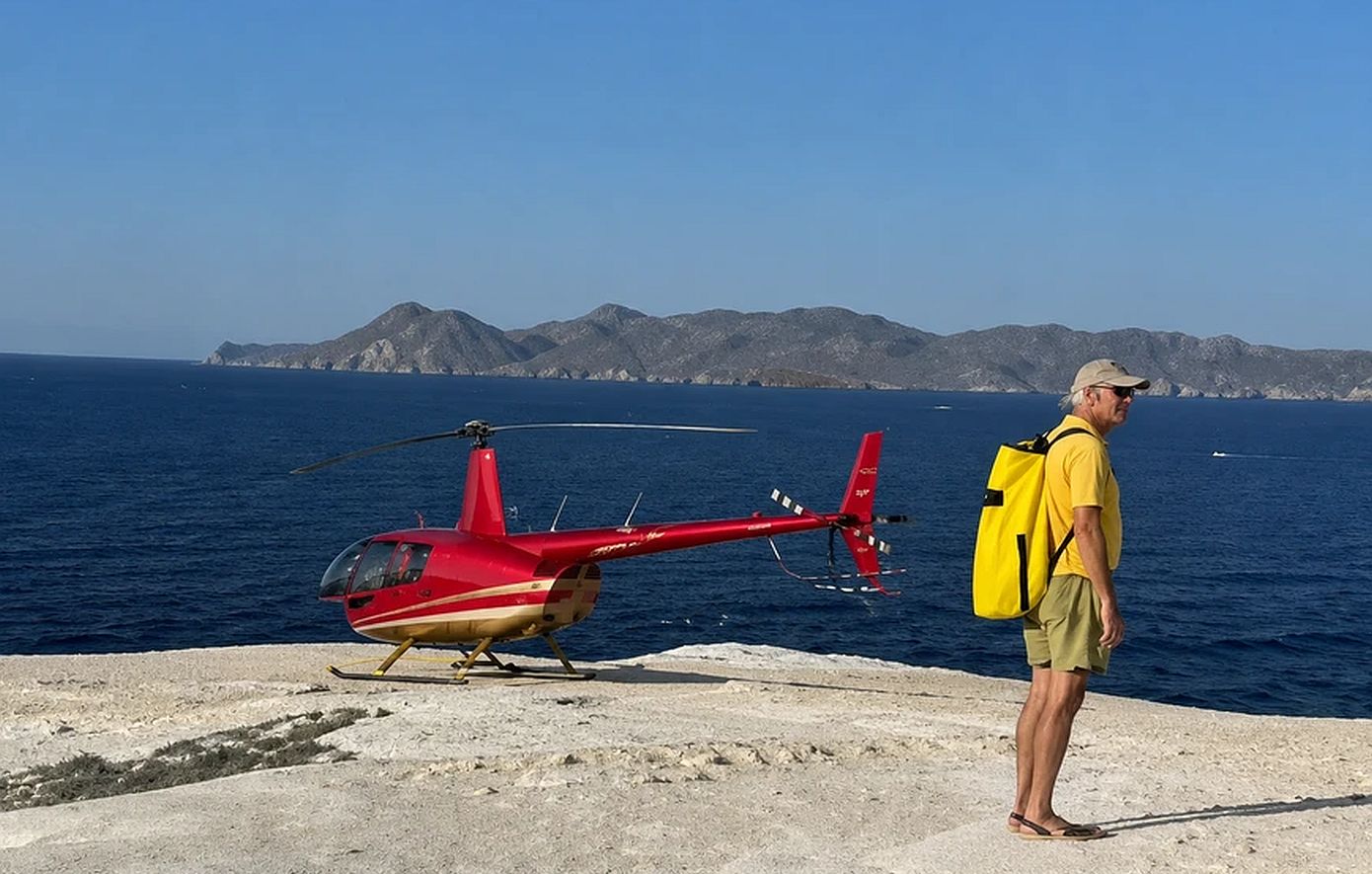 Επιτροπή της Πολιτικής Αεροπορίας για την προσγείωση ελικοπτέρου στην περιοχή Σαρακήνικο της Μήλου