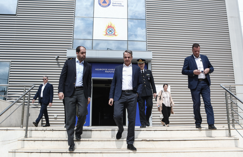 Μητσοτάκης στο Συντονιστικό της Πολιτικής Προστασίας – Ενημερώθηκε για τις πυρκαγιές