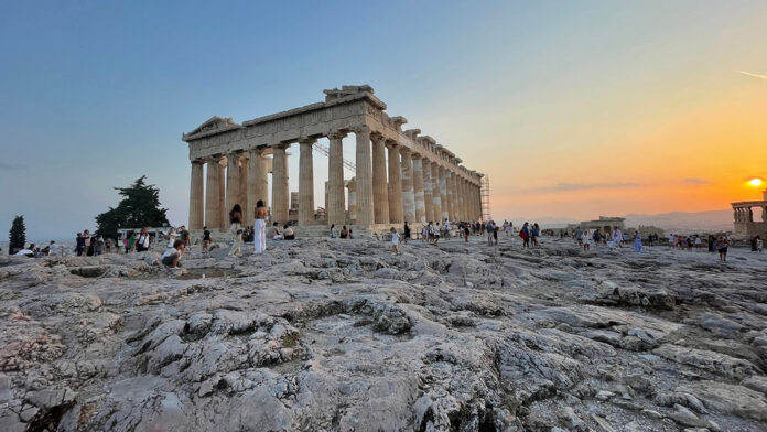 ΥΠΠΟ: Η συντήρηση του ανελκυστήρα στον Ιερό Βράχο της Ακρόπολης είναι αναγκαία προϋπόθεση για την ασφάλεια των χρηστών