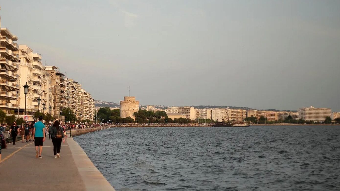 Θεσσαλονίκη: Τρία μεγάλα έργα με χρηματοδότηση από το ΕΣΠΑ – Το ξύλινο ντεκ στην παλιά παραλία
