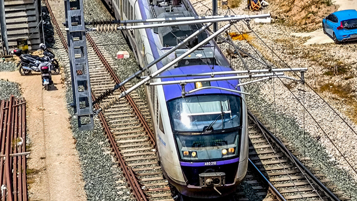 Γυναίκα παρασύρθηκε από συρμό του Προαστιακού στα Μέγαρα: Η ανακοίνωση της Hellenic Train