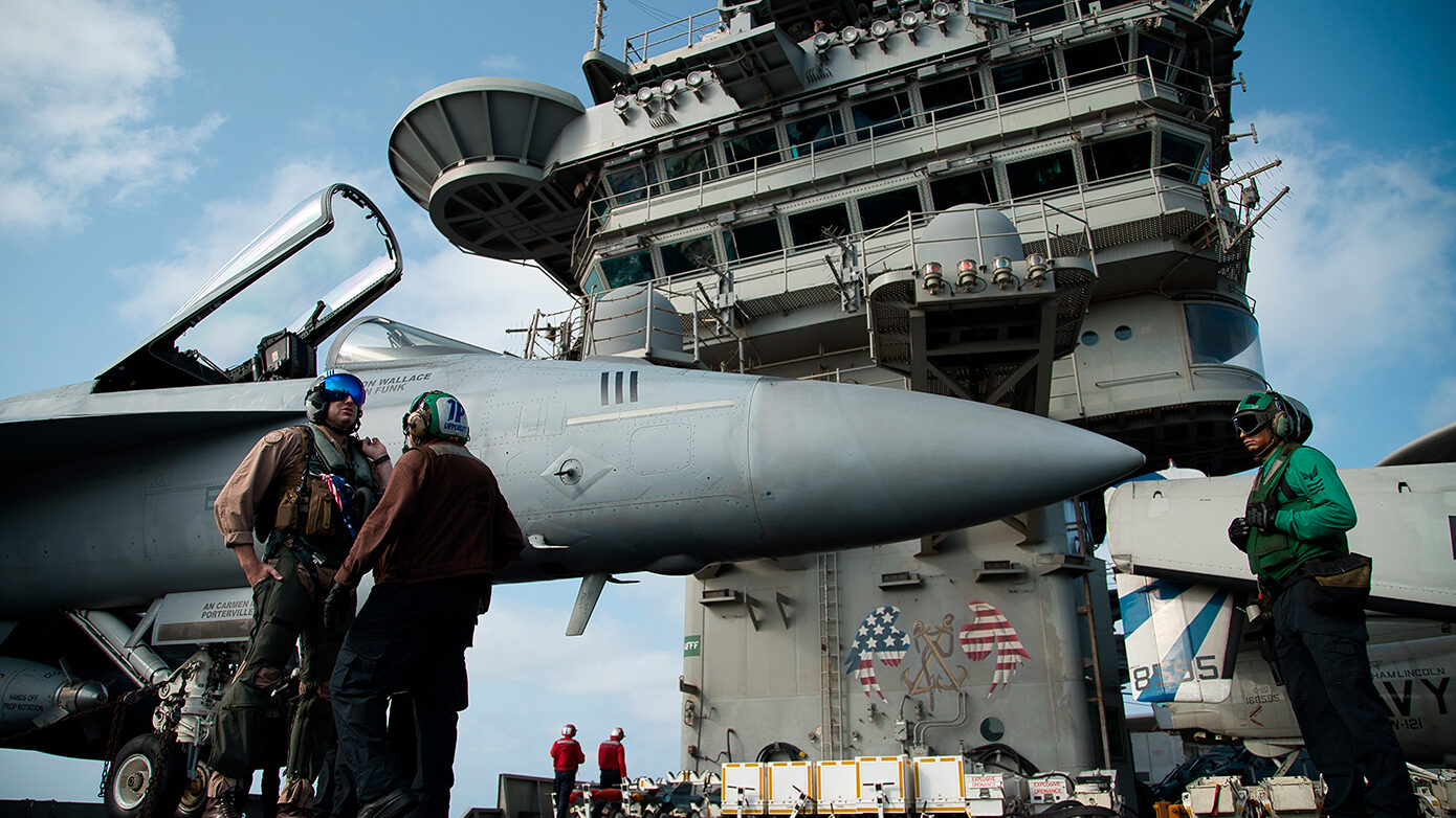 USS Abraham Lincoln: Πλώρη για την επιστροφή μετά από εννιάμηνη αποστολή στη Μέση Ανατολή