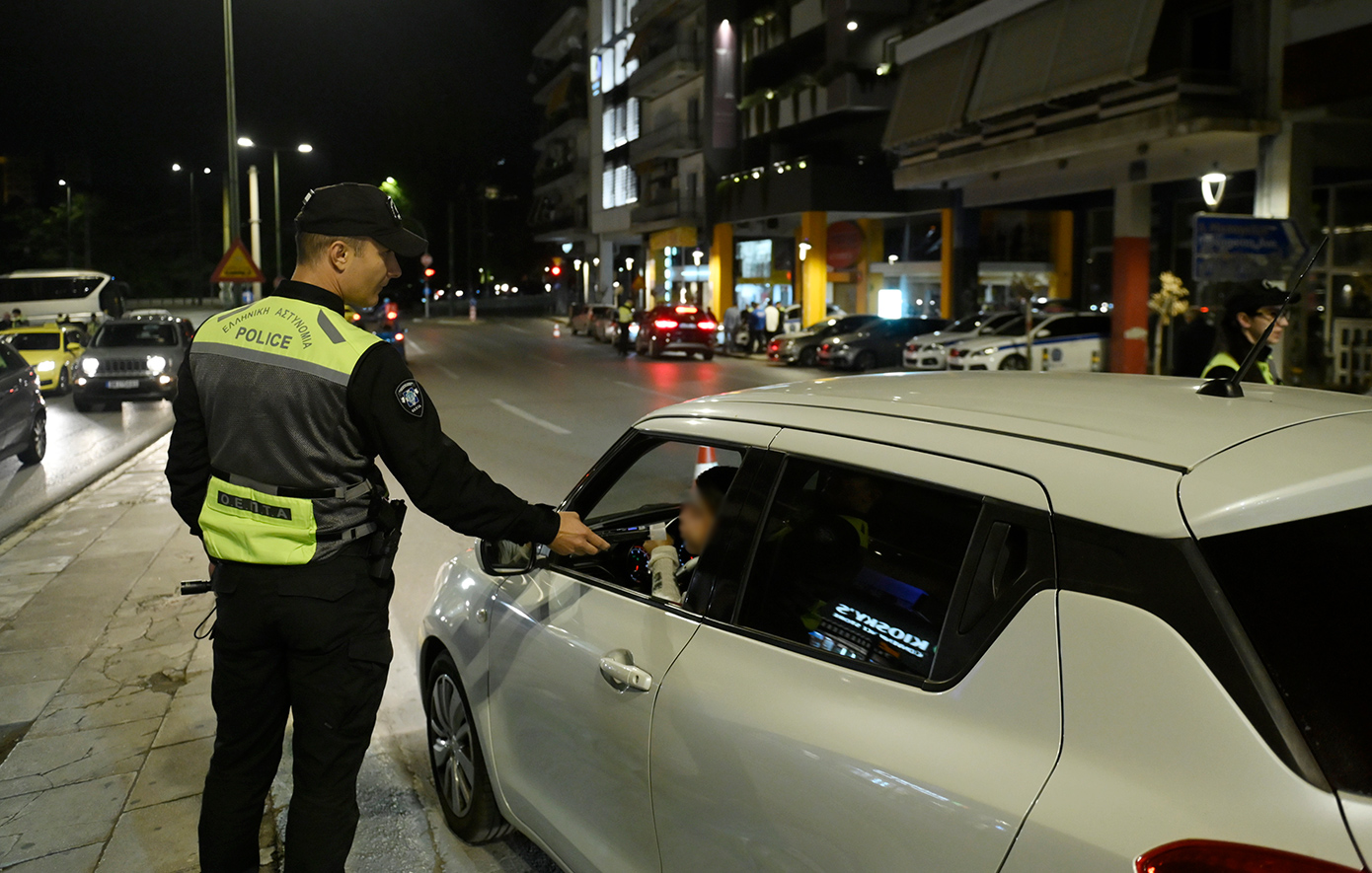 Πρόστιμα στους δρόμους: 17 χειροπέδες για αλκοτέστ και εκατοντάδες αφαιρέσεις διπλωμάτων