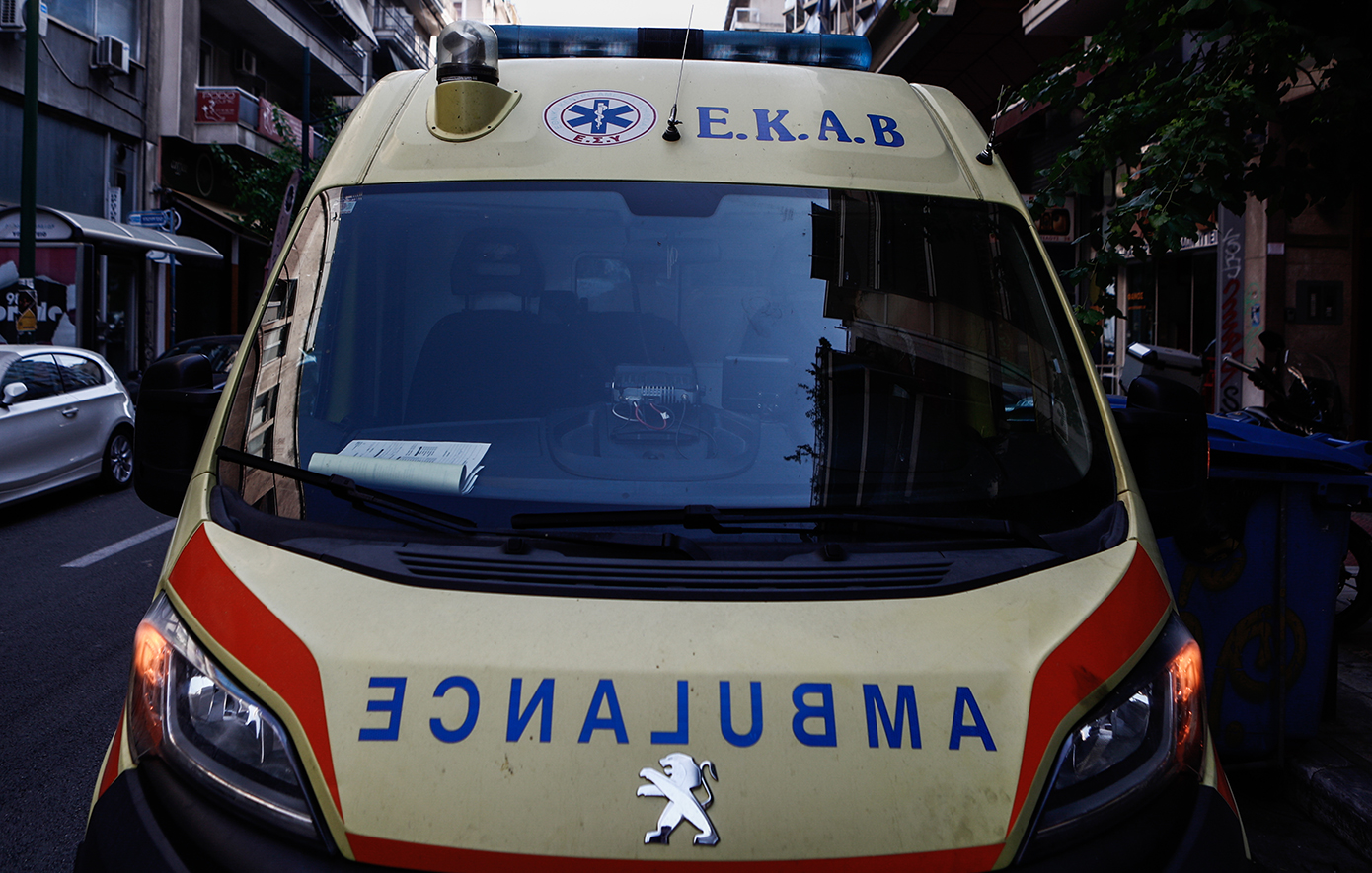 Κιάτο: 40χρονος έχασε την ισορροπία του και έπεσε από μπαλκόνι δεύτερου ορόφου