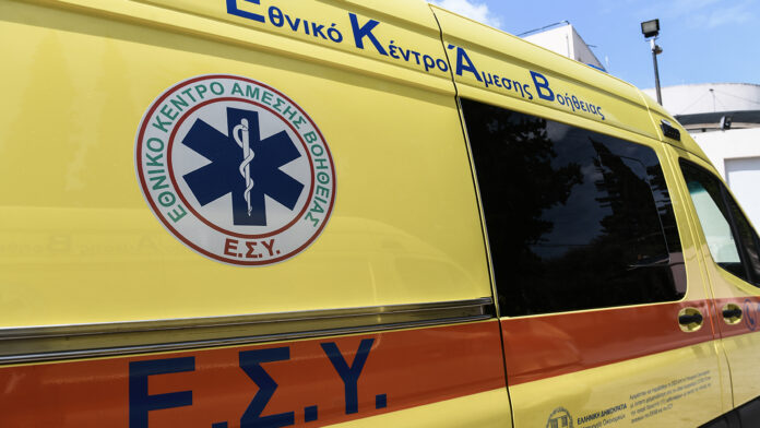 Εθνική Οδός Αθηνών – Λαμίας: Οδηγός πέρασε το στηθαίο, βγήκε στο ρεύμα προς Θεσσαλονίκη και συγκρούστηκε με φορτηγό