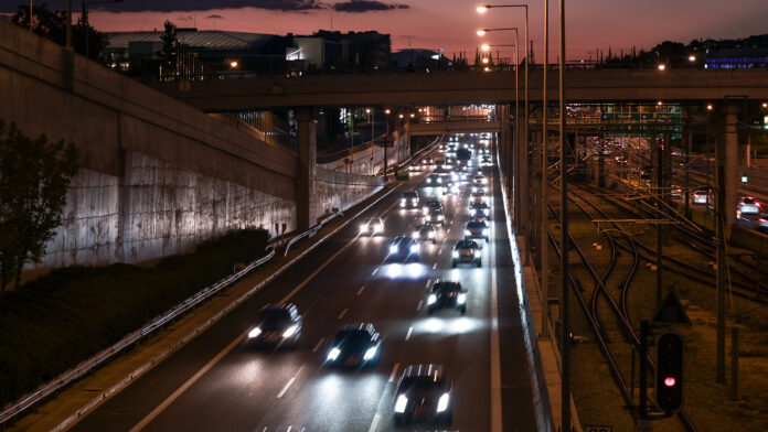 Καραμπόλα τριών οχημάτων στον Κηφισό: Σοβαρά προβλήματα στην κυκλοφορία