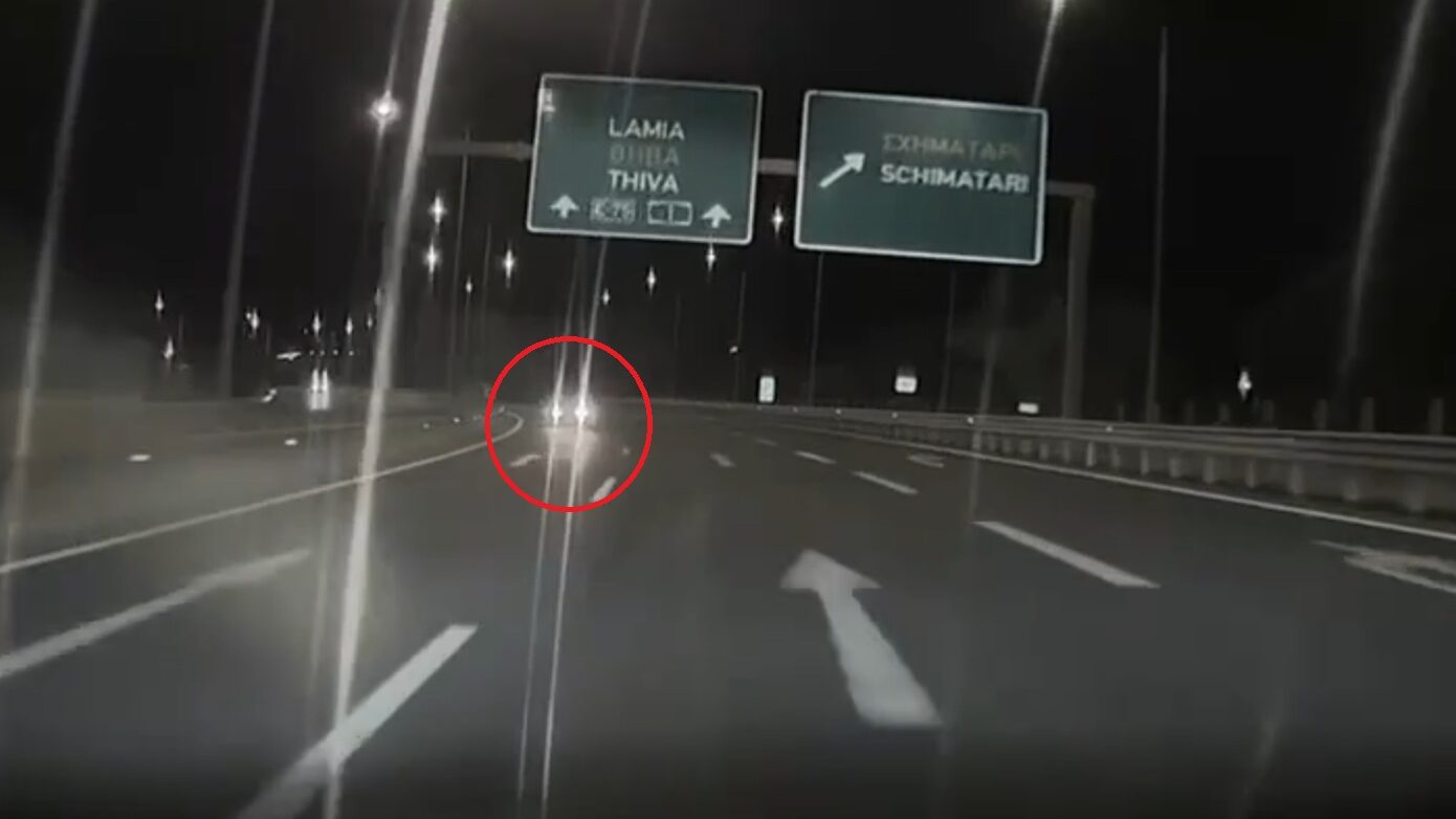 Αυτοκίνητο κινείται ανάποδα στην Εθνική Οδό στο ύψος του Σχημαρίου – βίντεο