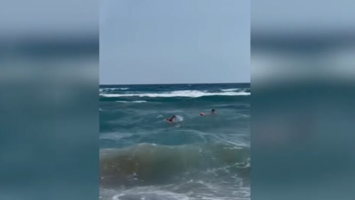 Βίντεο: Μάχη με τα κύματα για τη διάσωση γυναίκας στα Χανιά