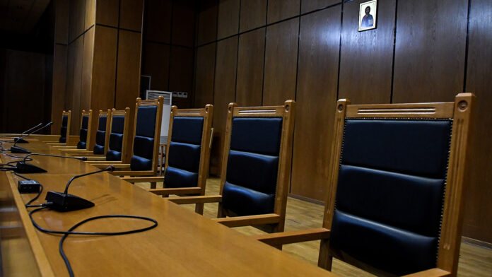 Σύλληψη 51χρονου για φωτογράφιση σε δικαστική αίθουσα του κατηγορούμενου συγγενή του