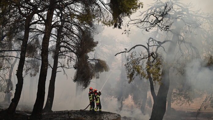Φωτιά στη δυτική Αττική: Πέμπτο 24ωρο μάχης με τις φλόγες, στάχτη πάνω από 130.000 στρέμματα