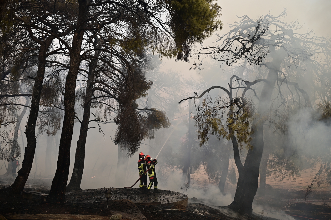 Φωτιά στη δυτική Αττική: Πέμπτο 24ωρο μάχης με τις φλόγες, στάχτη πάνω από 130.000 στρέμματα