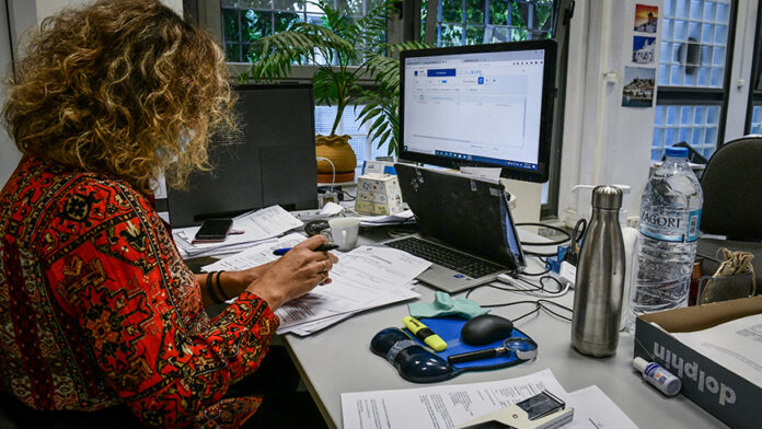 Φορολογούμενοι θα λάβουν email ή τηλεφώνημα από την εφορία για φορολογικές εκκρεμότητες