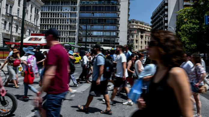 Οικονομικό κλίμα: Μικρή κάμψη τον Ιούλιο, αλλά οι καταναλωτές είναι πιο αισιόδοξοι