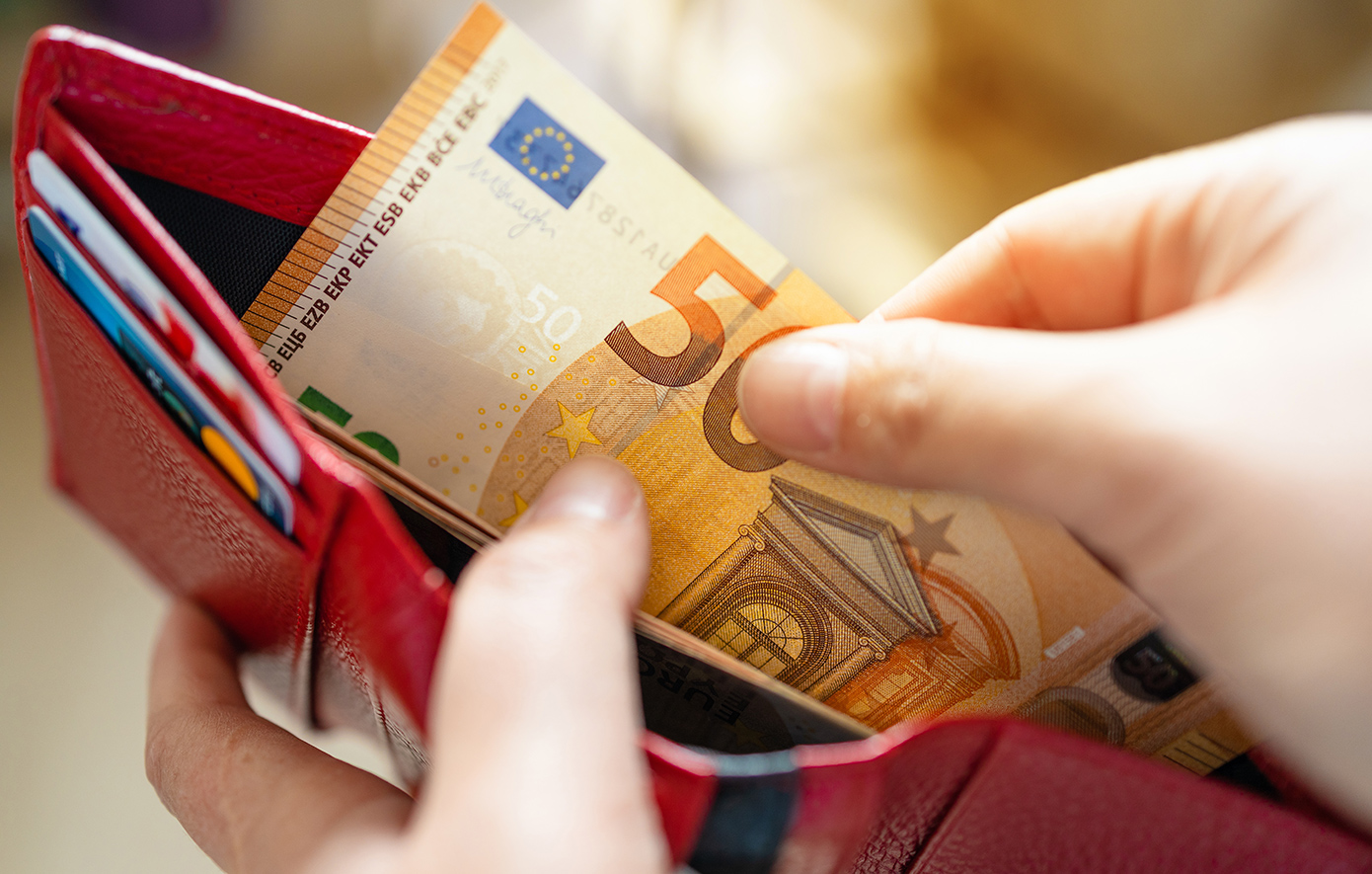 ΟΟΣΑ: Η Ελλάδα πρωταθλήτρια στη μείωση του διαθέσιμου εισοδήματος το πρώτο τρίμηνο του 2026