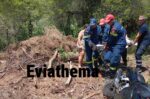 Εύβοια: Αυτοκίνητο έπεσε πάνω σε σταθμευμένα οχήματα την ώρα που σωστικά συνεργεία διέσωζαν μοτοσικλετιστή από γκρεμό
