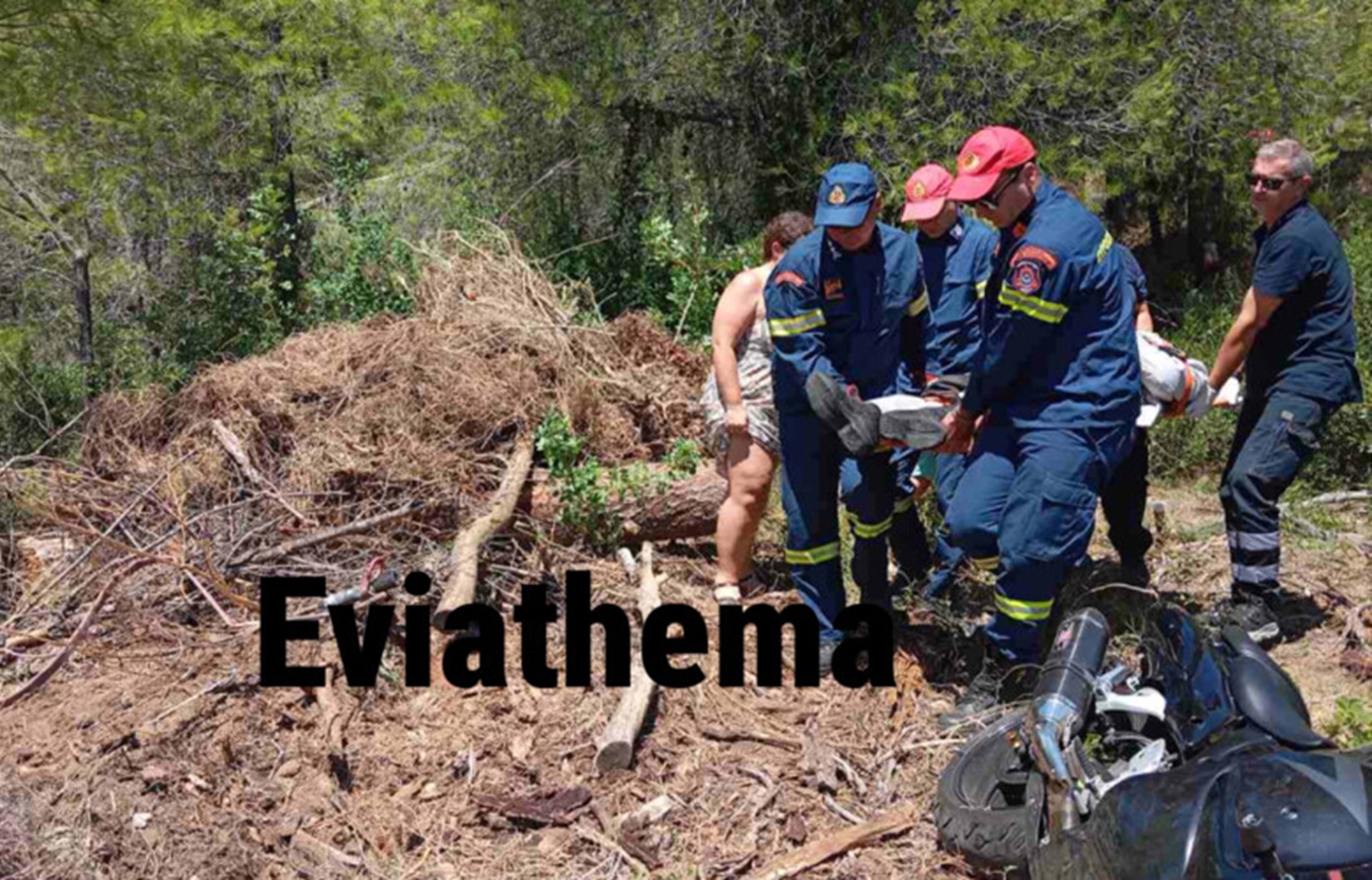 Εύβοια: Αυτοκίνητο έπεσε πάνω σε σταθμευμένα οχήματα την ώρα που σωστικά συνεργεία διέσωζαν μοτοσικλετιστή από γκρεμό