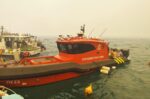 Επιχείρηση διάσωσης 250 πολιτών διά θαλάσσης στην πυρκαγιά στην Αττικοβοιωτία: εικόνες από το πώς έγινε