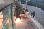 Αρκαδία: Βίντεο ντοκουμέντο από τη στιγμή που άγνωστοι βάζουν φωτιά σε φαρμακείο στη Βλαχέρνα