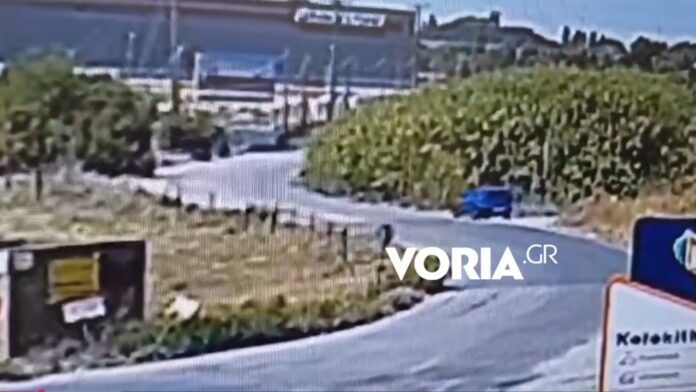 Βίντεο ντοκουμέντο: 59χρονος βάζει φωτιά στη δυτική Θεσσαλονίκη