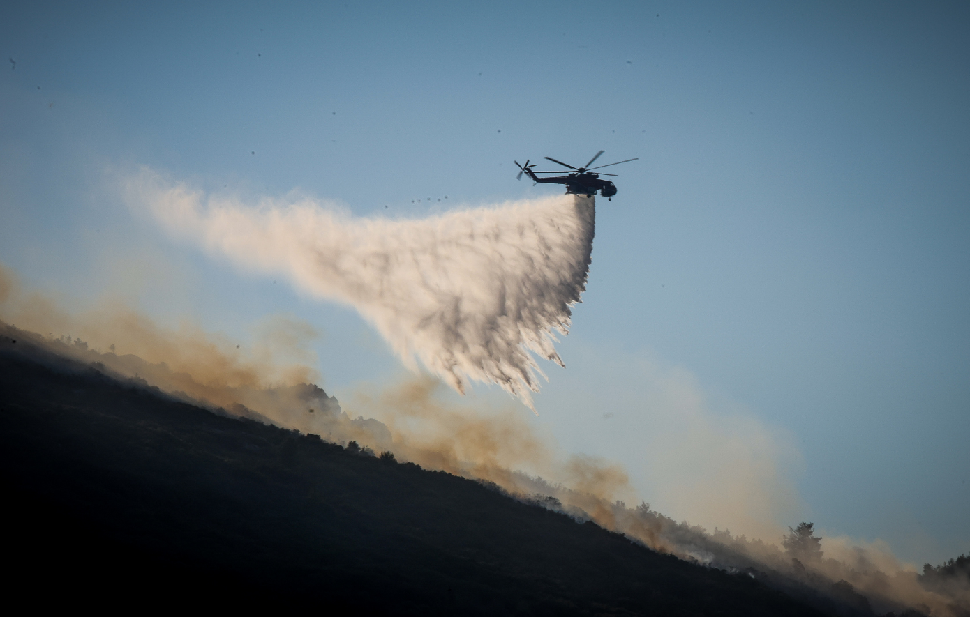 Φωτιά σε χαμηλή βλάστηση στη Σητεία, μήνυμα του 112 στους κατοίκους