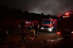 Δυτική Αττική: Σε ύφεση η πυρκαγιά, κρίσιμο το μέτωπο στο Κανδήλι την πέμπτη νύχτα αγωνίας
