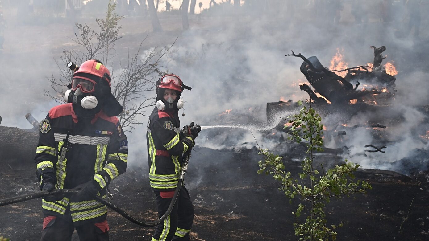 Γιάννης Αρτοποιός: Η εικόνα στη Δυτική Αττική βελτιώθηκε, αλλά η μάχη με τις αναζωπυρώσεις συνεχίζεται