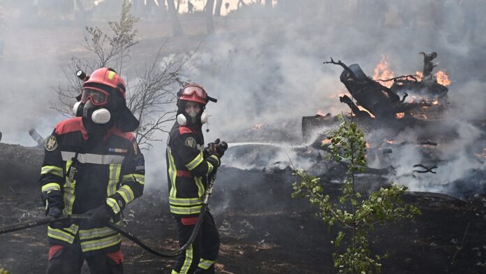 Γιάννης Αρτοποιός: Η εικόνα στη Δυτική Αττική βελτιώθηκε, αλλά η μάχη με τις αναζωπυρώσεις συνεχίζεται