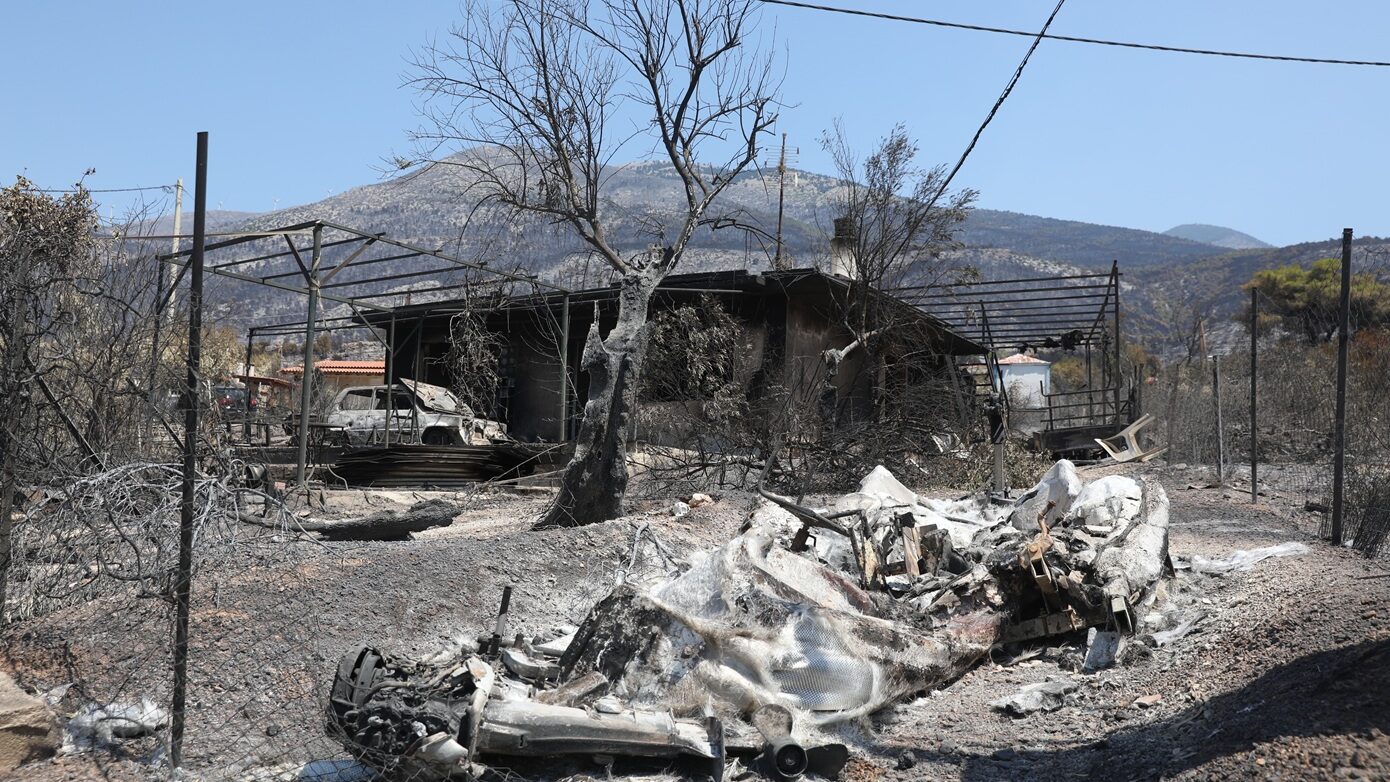 Θερμό υπέδαφος στη Δυτική Αττική: Κίνδυνος για αναζωπυρώσεις και συγκρατημένη αισιοδοξία για οριοθέτηση