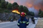 Ολονύκτιες επίγειες επιχειρήσεις σε Αττικοβοιωτία και Σκάλωμα Φωκίδας για φωτιές, σύμφωνα με τον Αρτοποιό