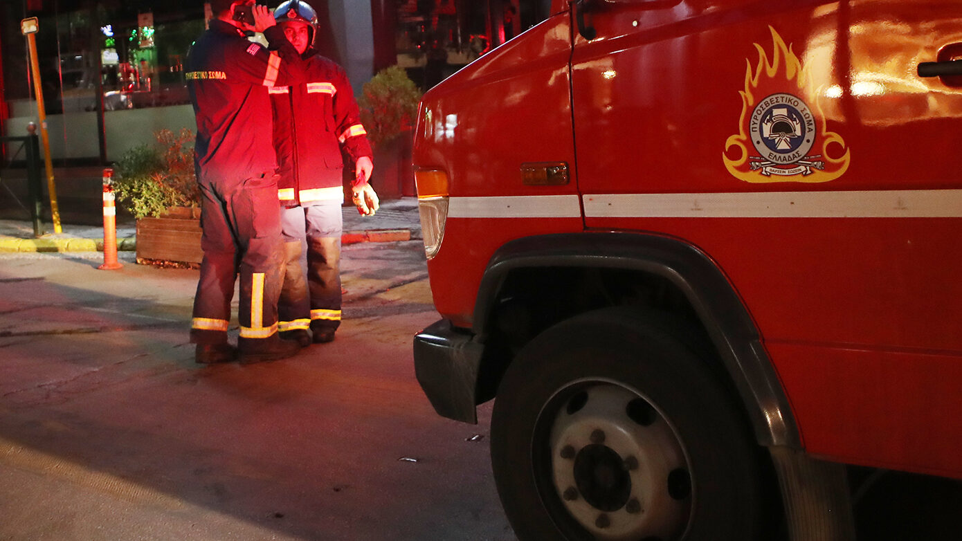 Φωτιά σε κατάστημα στο Παλαιό Φάληρο: Προληπτική εκκένωση πολυκατοικίας