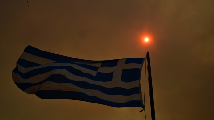 Πόρτο Γερμενό: Τρία πύρινα μέτωπα, 112 για εκκενώσεις και καμένες περιουσίες