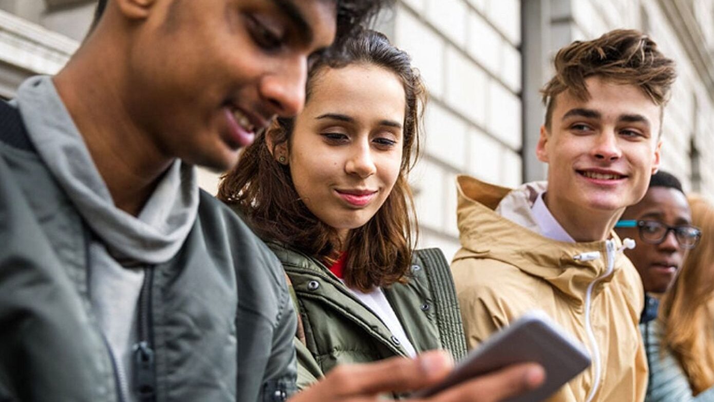 Bank of America: Η Gen Z αποταμιεύει λιγότερο από κάθε άλλη γενιά, αλλά ξοδεύει περισσότερο