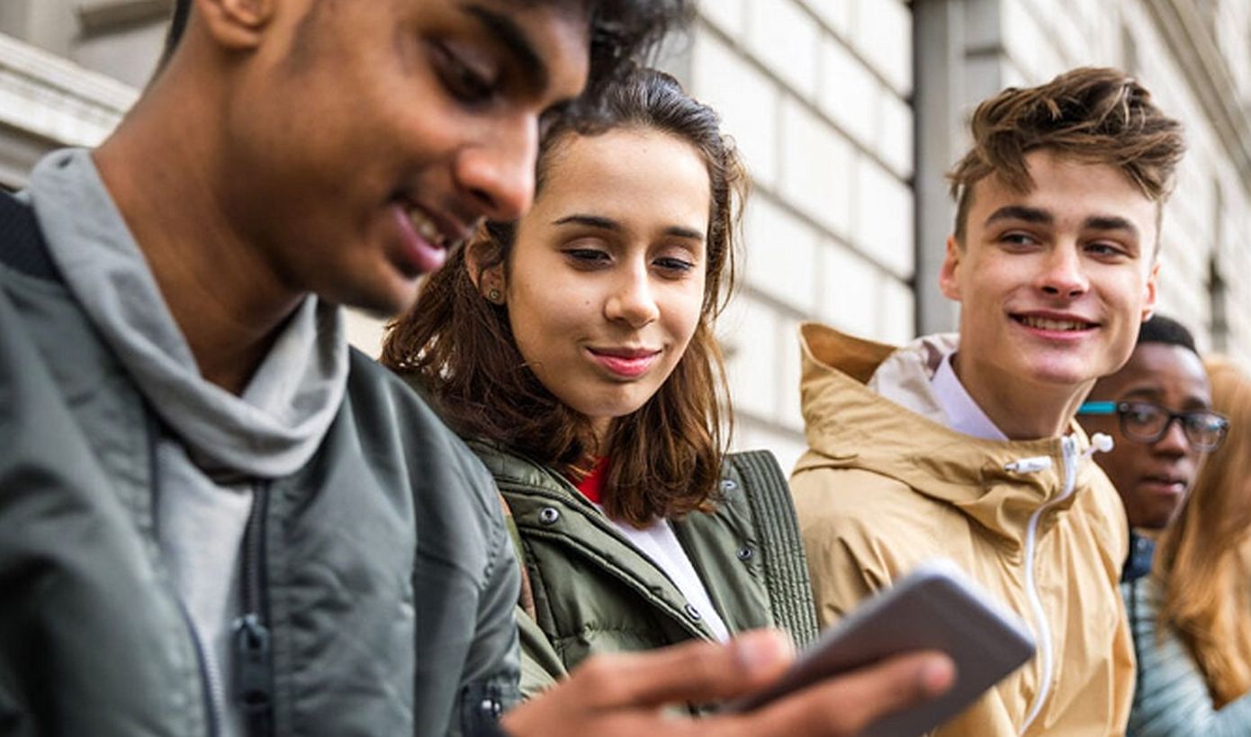Bank of America: Η Gen Z αποταμιεύει λιγότερο από κάθε άλλη γενιά, αλλά ξοδεύει περισσότερο