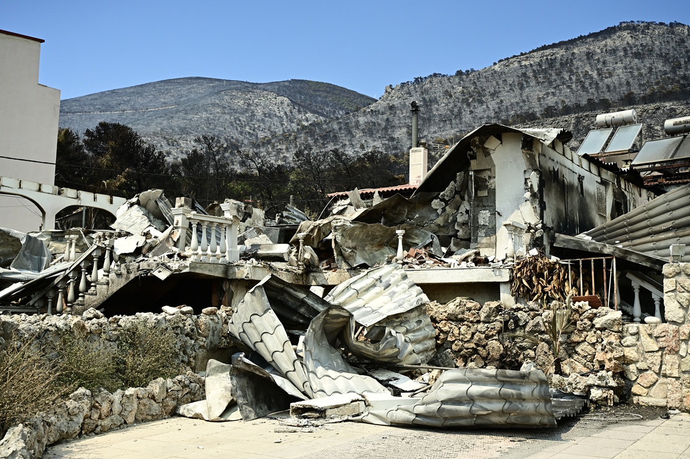 Πόρτο Γερμενό: Εικόνες βιβλικής καταστροφής, κόκκινα σπίτια για κατεδάφιση και άνθρωποι χωρίς περιουσίες