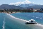 Πολυτελές γιοτ προσάραξε σε αβαθή στο Δρέπανο και παραμένει κολλημένο για τρίτη ημέρα