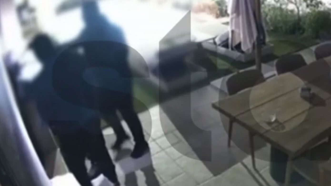 Κουκουλοφόροι διέρρηξαν μεζονέτα στο Κορωπί και έφυγαν σε χρόνο-ρεκόρ, τι κατέγραψαν οι κάμερες